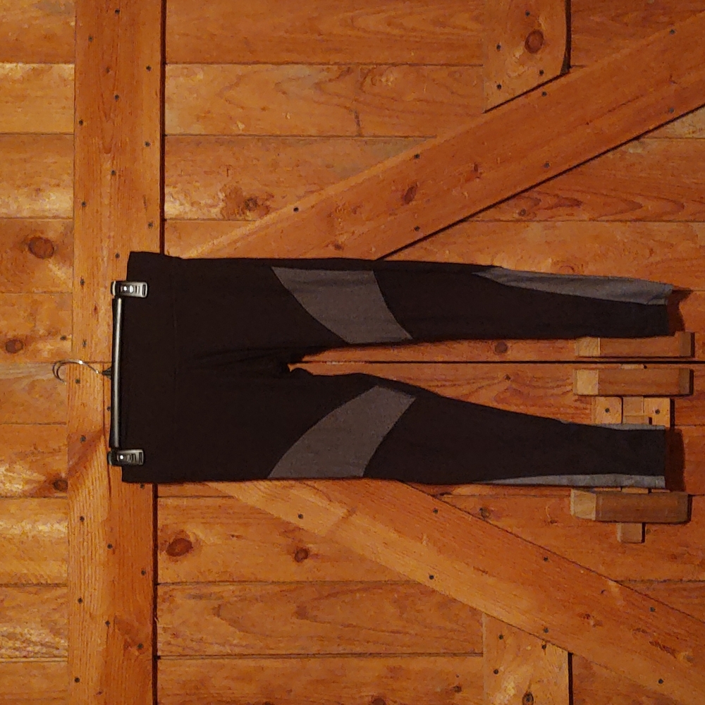 Women's Pink Victoria Secret Ultimate Size Medium Black & Grey Workout Leggings